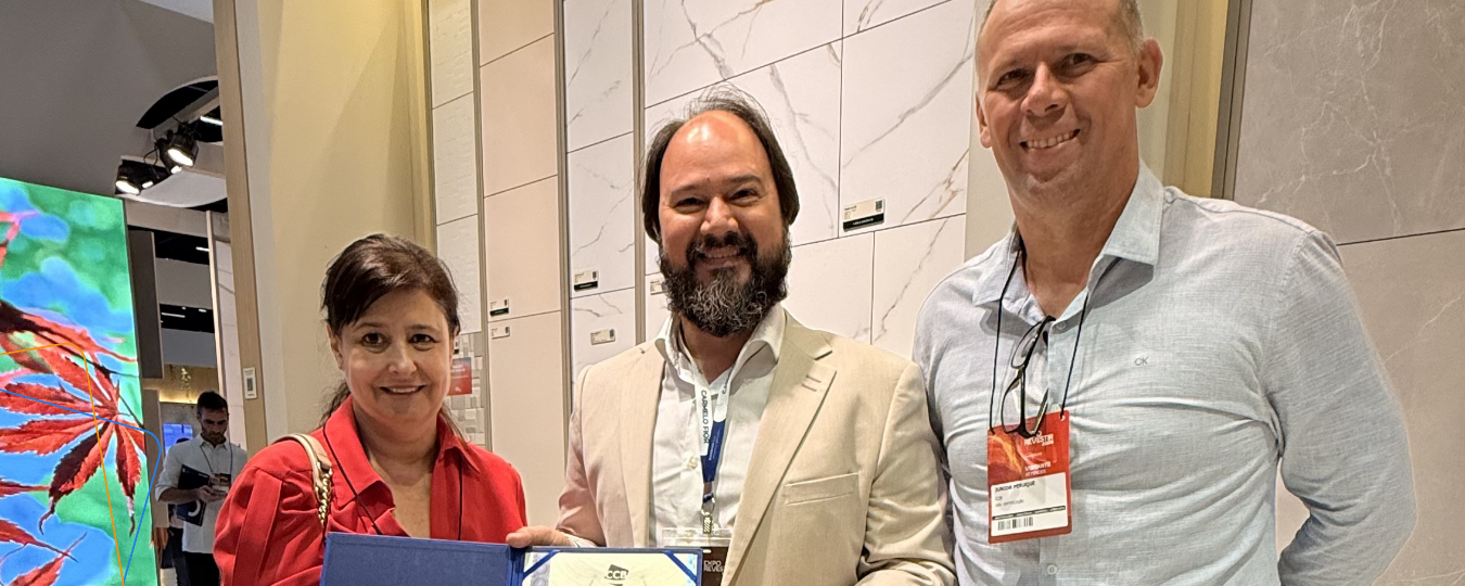 Revestir 2026: CCB entrega certificação da Realle para placa cerâmica BIII esmaltado